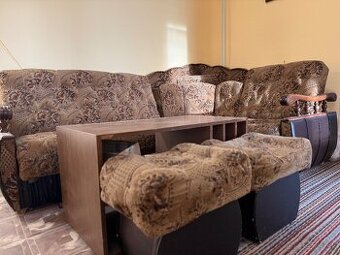 Zachovalá rozkladacia sedačka s úložným priestorom