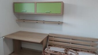Predám písací stôl a výklopné skrinky do detskej izby