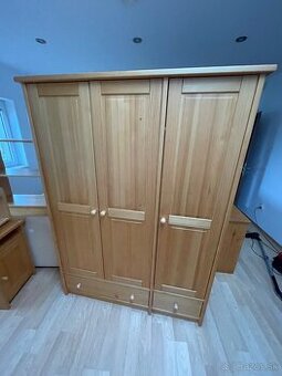 REZERVOVANE - Predam sadu nabytku