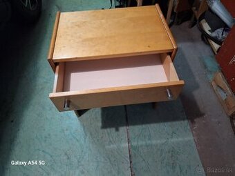 Retro nočný stolík