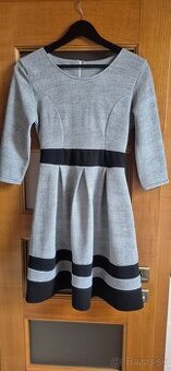 Šedé šaty 34/36