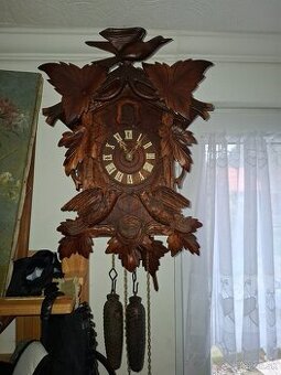Predám funkčné starožitné kukučkové hodiny drevorezba 50cm x