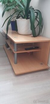 Predám stolík pod TV