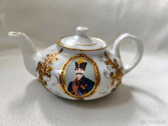 Porcelánový čajník, konvička