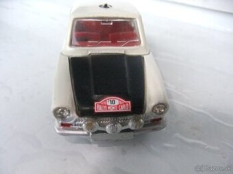 Predam:DinkyToys:No212-FORD CORTINA  z 1970