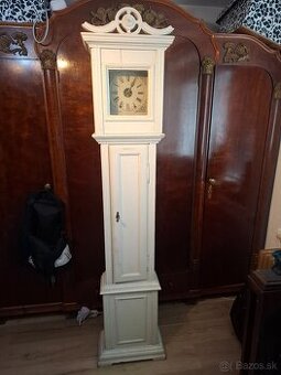 Predám starožitné podlahové hodiny odbíjajú každú hodinu 320