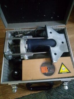 Horna fréza Ferm FBF 6E s kopec frézami.