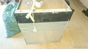 vstavaná umývačka ridu