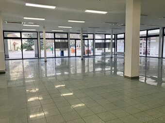 0911 234 656 Prenájom obchodný priestor v centre mesta