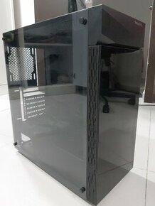 Gigabyte C200 Glass - 1