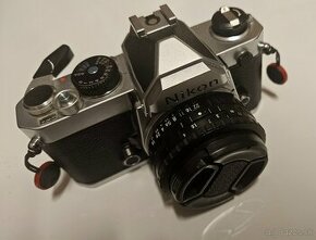 Analógový funkčný fotoaparát Nikon - Darujem.