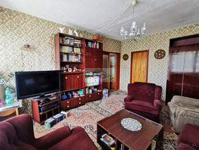 ul.Smrekova- 4 izbový byt s halou/jedálňou a s loggiou, 93m2