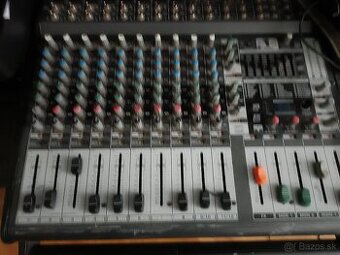 Behringer PMP 4000 Power mixpult