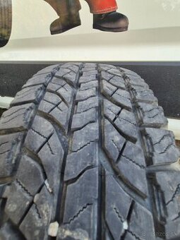 YOKOHAMA 205/70 R15 celoročne...