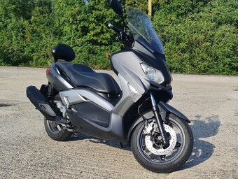Yamaha Xmax125 Momo Design 2011
