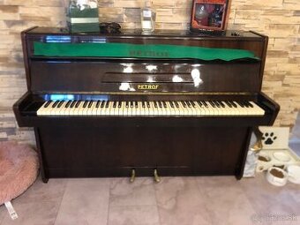 Piano Petrof