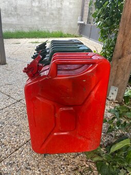 Farebné plechové kanistre - 20 litrové