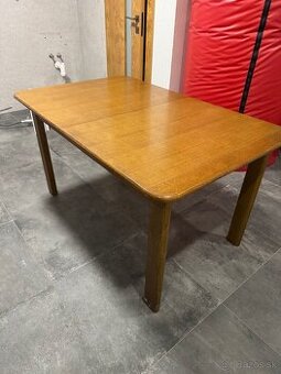 Jedálenský pevný rozťahovací stôl - masív