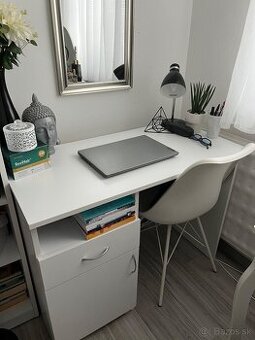 Písací stolík spolu s kozmetickým stolíkom