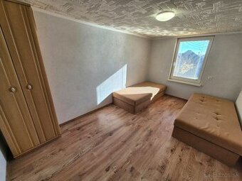 Prenájom 1.izbového bytu v rodinnom dome_Levice - 1