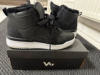 Oteplene dámske tenisky č.39