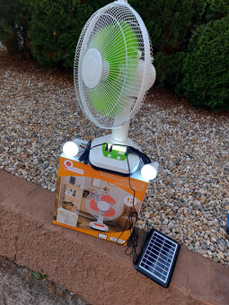 Prenosný solárny ventilátor a nočné svietidlo s nabíjačkou