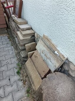 Darujem dlažbu vhodná na chodník.