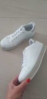 Biele botasky č. 35 Deichmann