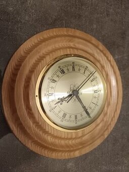 Nástenné hodiny