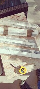 Žalúzie na úzke okno plastové