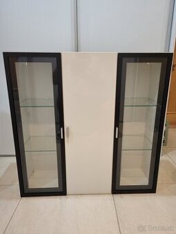 Skrinka na zavesenie