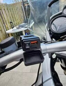 Zásuvka na motocykel