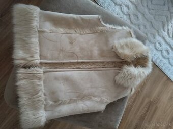 Kožušinova vesta na zipsovanie