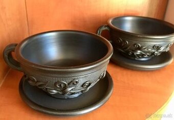 Šálka tanierik 4ks z čiernej pálenej hliny, keramika, dekor