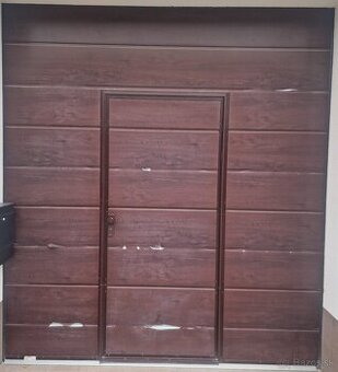 Sekčná garážová brána s dverami pre otvor (š)2460 x (v)2740