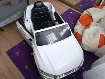 Predám detské elektrické autíčko Audi Q7 (biele)