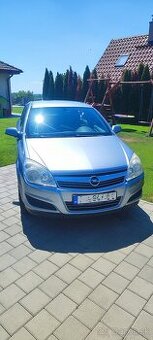 Opel Astra Hatchback 1,4 benzín