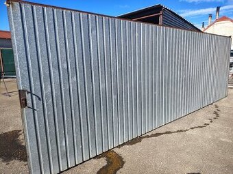 Kovová plechová brána 6 x 2m