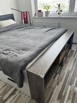 Manželská posteľ s úložným priestorom
