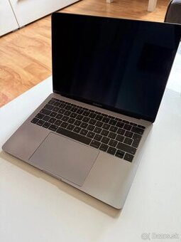 Apple MacBook Pro 13” (2017) – veľmi dobrý stav