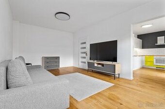 Veľký, svetlý 2 izb byt s terasou, garážou a výhľadom.