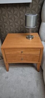 Predám dubový nočný stolík