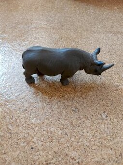 Plastove zvierata a dinosaury