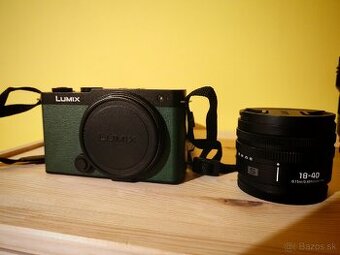 Panasonic Lumix dc-s9 + lumix s 18-40 mm f/4.5-6.3 zelený