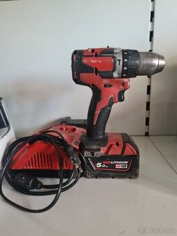 Aku vŕtačka s príklepom Milwaukee