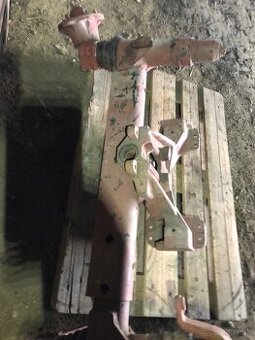 Konzola aj z nosníkom Zetor 7211,6911,7011 ine