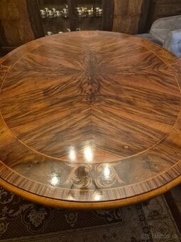 Starozitny, ovalny, intarzny stol