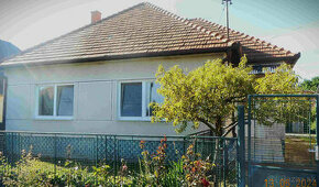 Predaj dvojbytového rodinného domu v Podlužanoch.