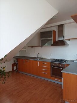 Prenájom 3 izbový mezonet, balkón a terasa Pavlovova ul. Niv