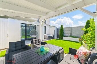 PREDAJ: Zariadený 3-izb.byt, šatník, predzáhradka, parkovaci